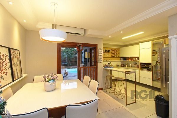 Casa 3 dormitórios no bairro Hípica