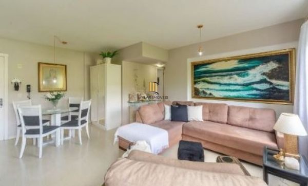 Apartamento em Porto Alegre, no bairro Santo Antônio, com 3 dormitório(s), e 3 banheiros, à venda.
