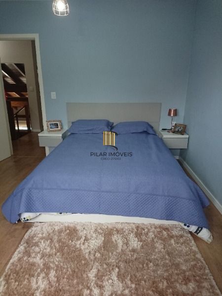 Casa em Porto Alegre, no bairro Espirito Santo, com 4 dormitório(s), e 4 banheiros, à venda.