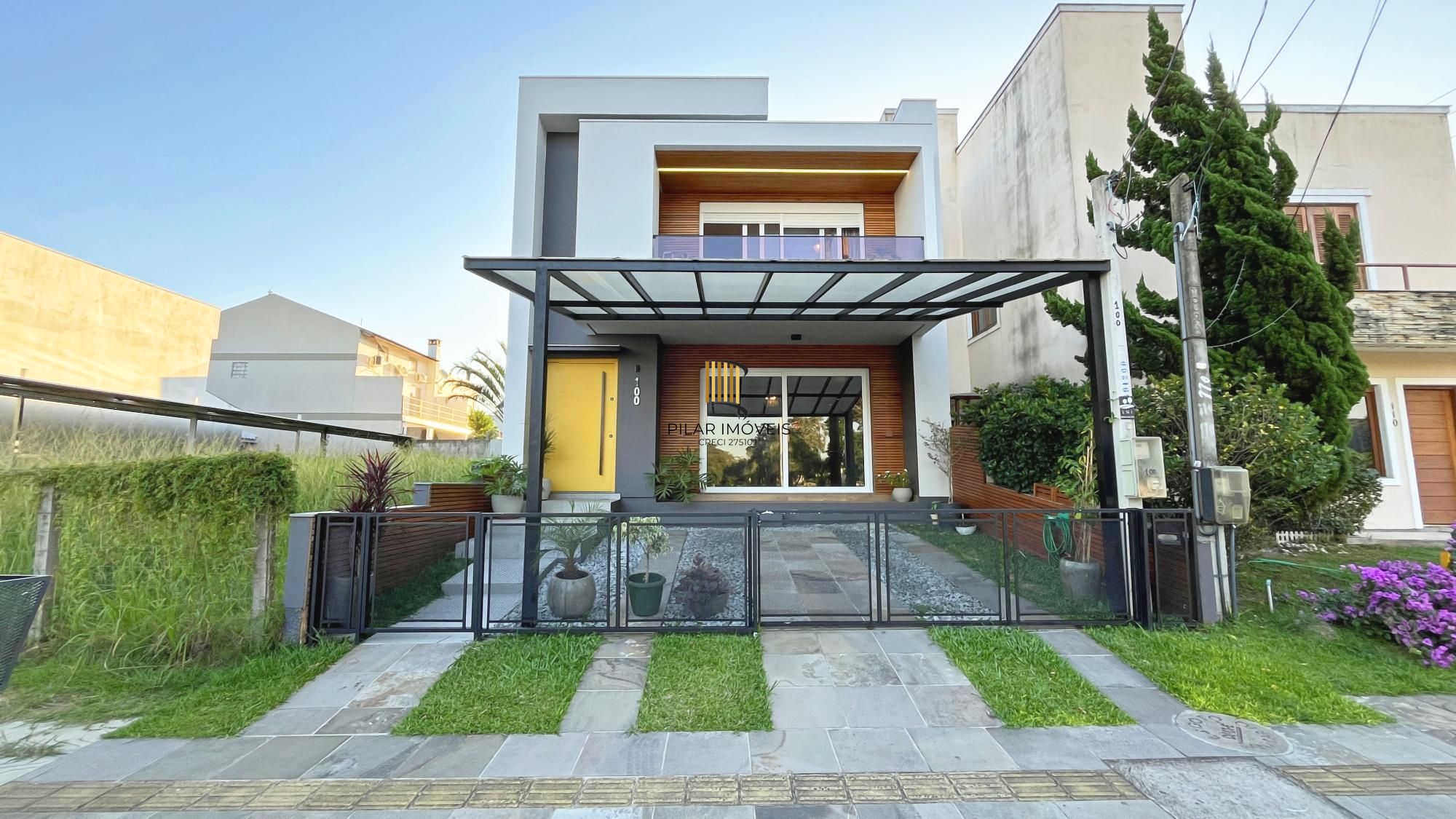 Casa à venda com 174m², 3 dormitórios, 3 suítes, 2 vagas, no bairro Hípica em Porto Alegre