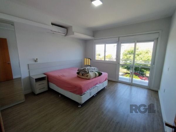 Casa em Porto Alegre, no bairro Hípica, com 3 dormitório(s), e 3 banheiros, à venda.