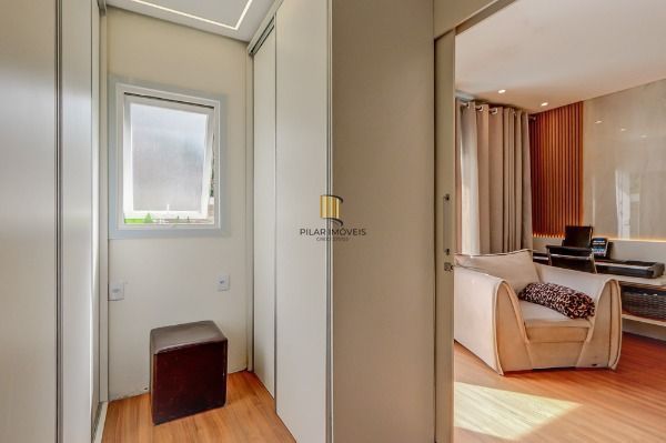 Casa em Porto Alegre, no bairro Tristeza, com 2 dormitório(s), e 2 banheiros, à venda.