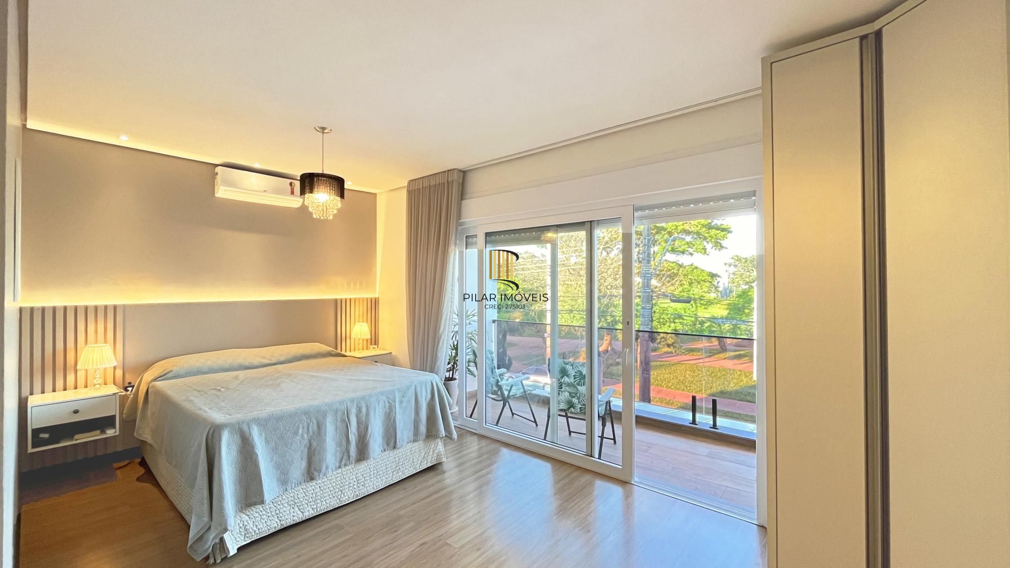 Casa à venda com 174m², 3 dormitórios, 3 suítes, 2 vagas, no bairro Hípica em Porto Alegre
