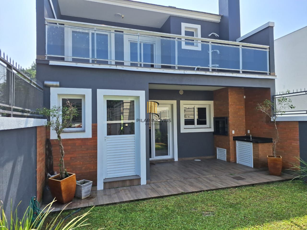 Casa 3 dormitórios no bairro Hípica