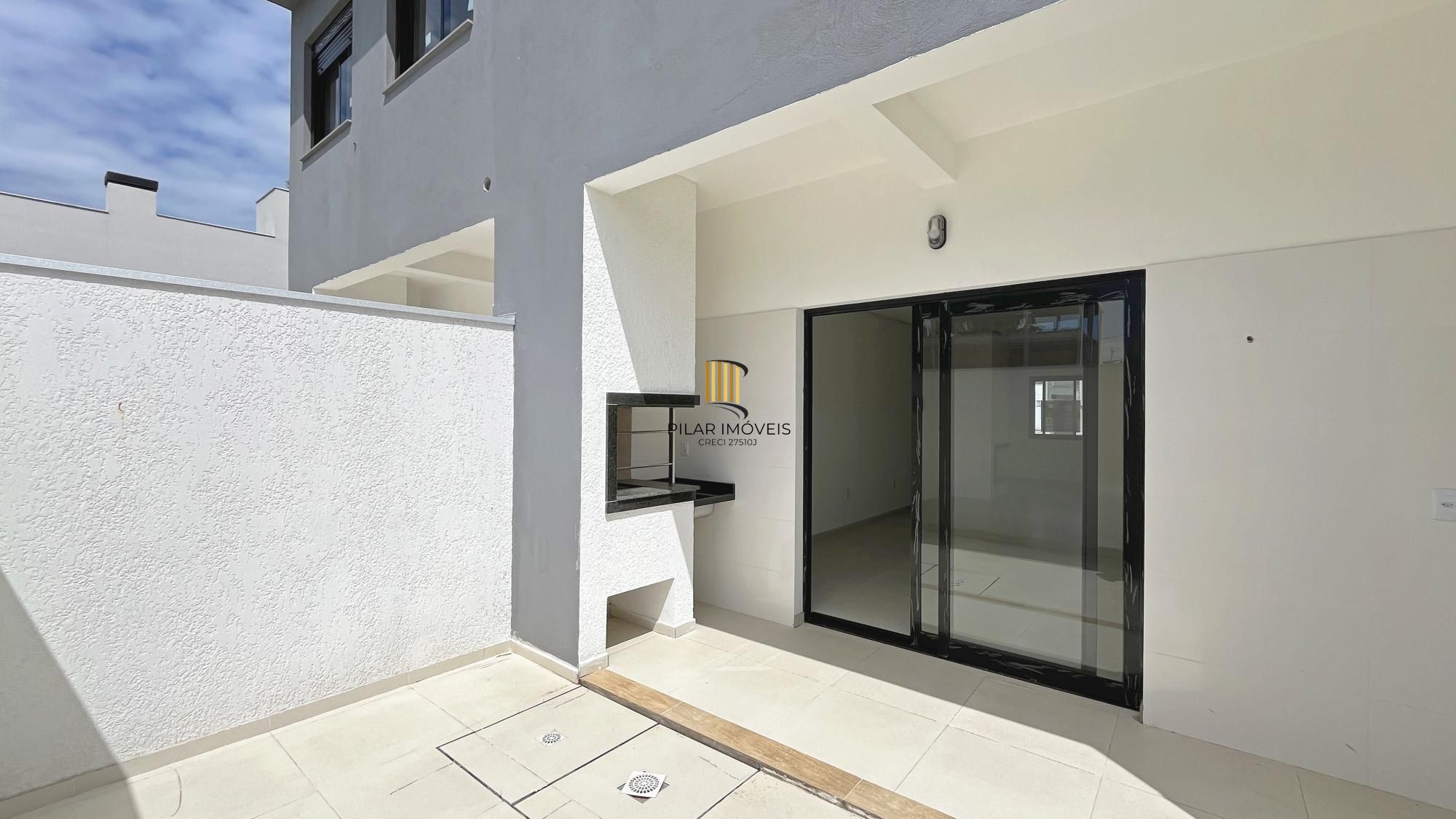 Casa em Porto Alegre, no bairro Hípica, com 3 dormitório(s), à venda.