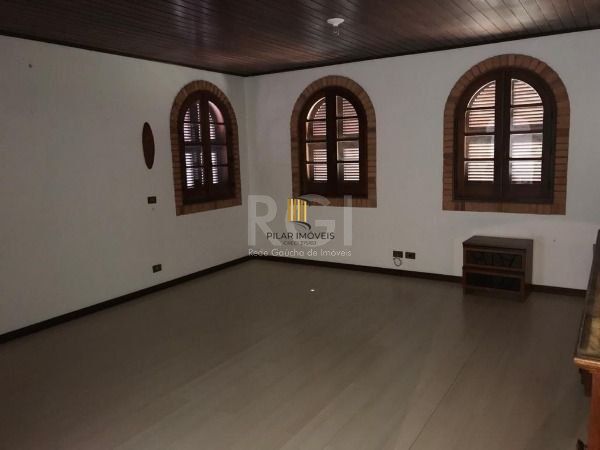 Sítio em Porto Alegre, no bairro Vila Nova, com 3 dormitório(s), à venda.