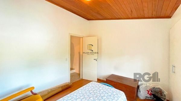 Casa em Porto Alegre, no bairro Ipanema, e 0 banheiros, à venda.