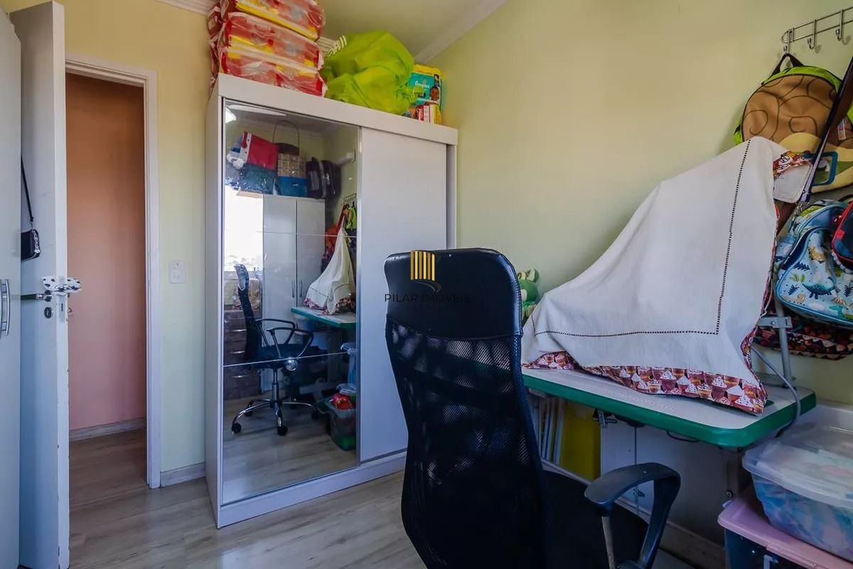 Apartamento 2 dormitórios, com suíte, churrasqueira, e vaga escriturada.