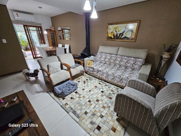Casa Condominio em Porto Alegre, no bairro Ipanema, com 3 dormitório(s), e 3 banheiros, à venda.