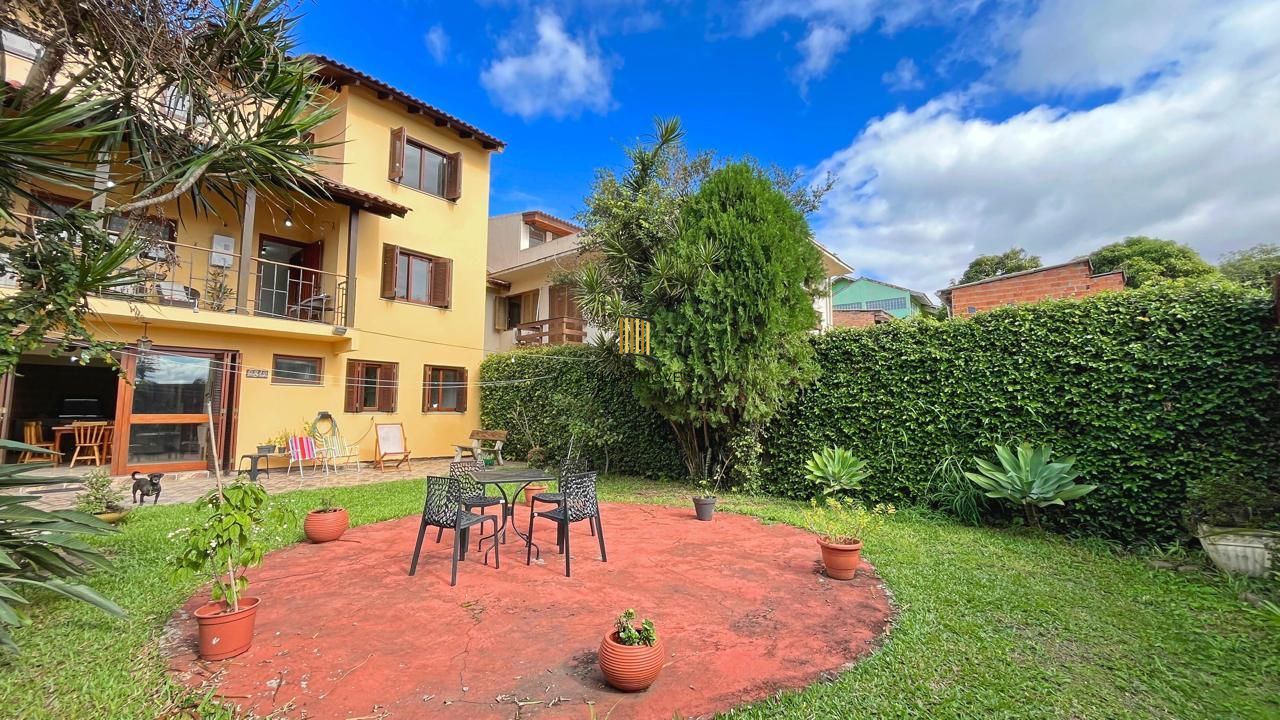 Casa 3 dormitórios no bairro Tristeza
