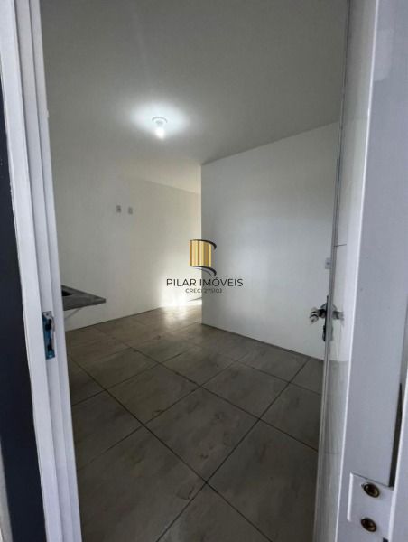 Predio em Porto Alegre, no bairro Hípica, à venda.
