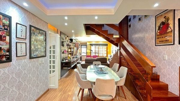 Casa em Porto Alegre, no bairro Ipanema, com 4 dormitório(s), e 4 banheiros, à venda.