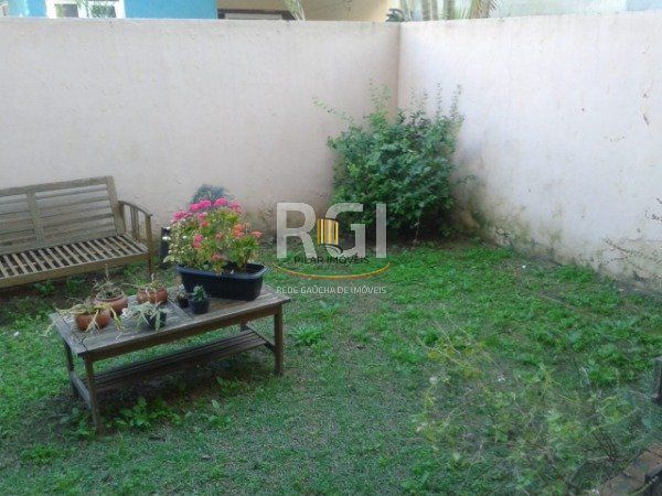 Casa em Porto Alegre, no bairro Hípica, com 3 dormitório(s), à venda.