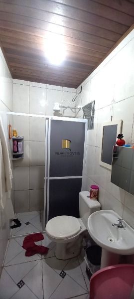 Casa em Porto Alegre, no bairro Ponta Grossa, com 2 dormitório(s), e 2 banheiros, à venda.