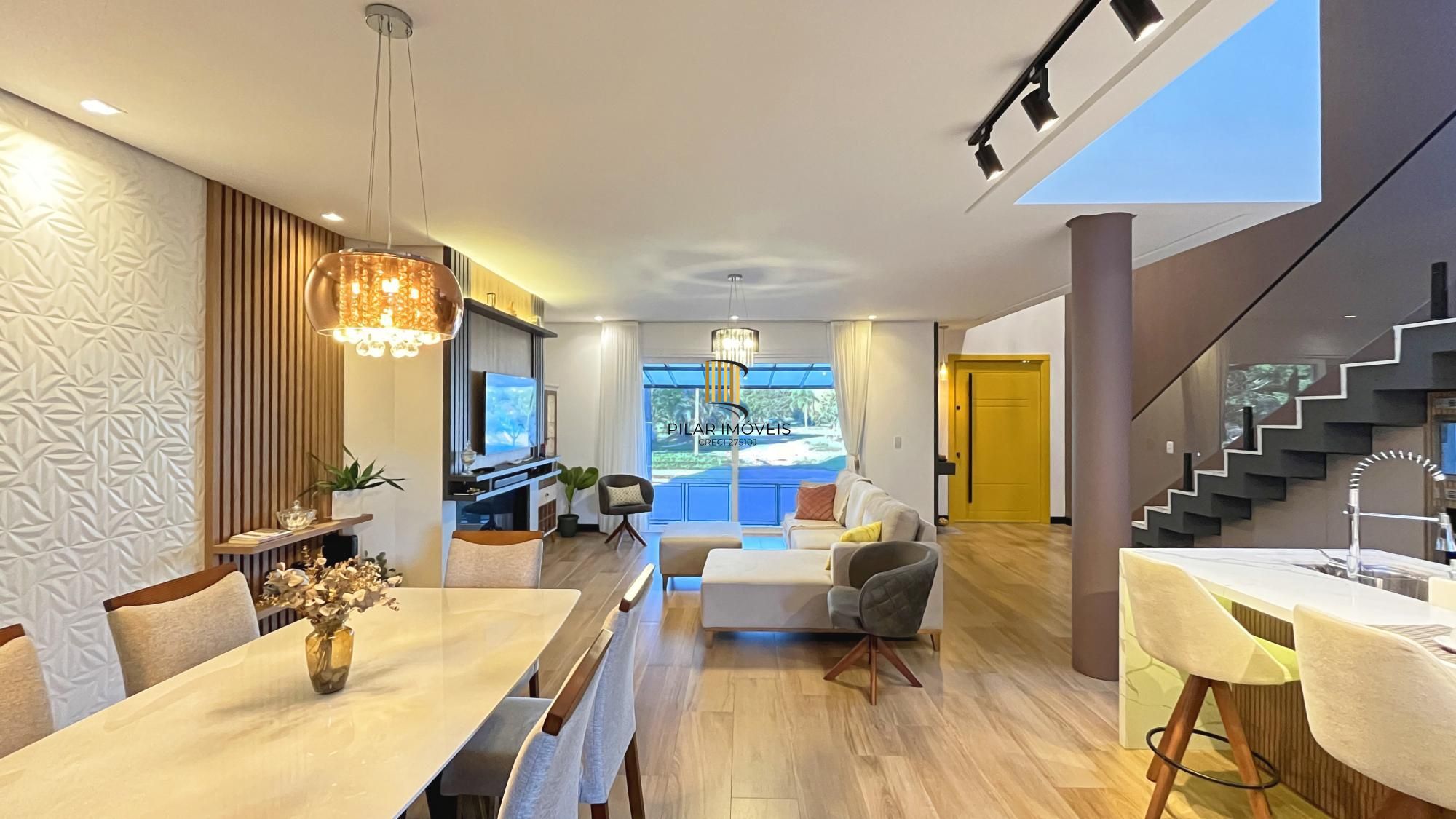 Casa à venda com 174m², 3 dormitórios, 3 suítes, 2 vagas, no bairro Hípica em Porto Alegre