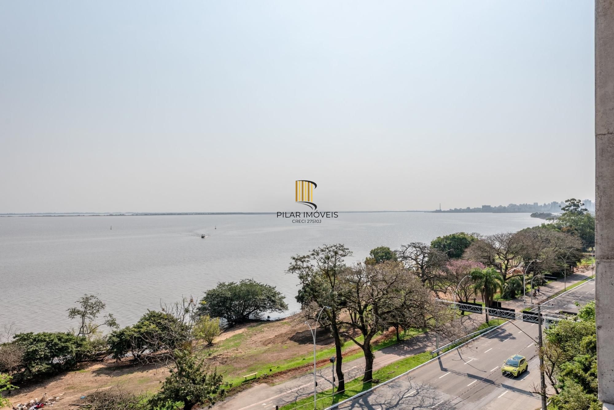Belíssimo apartamento com projeto diferenciado e vista deslumbrante para o pôr do sol do Guaíba.