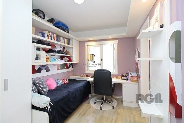 Casa em Porto Alegre, no bairro Hípica, com 2 dormitório(s), e 2 banheiros, à venda.