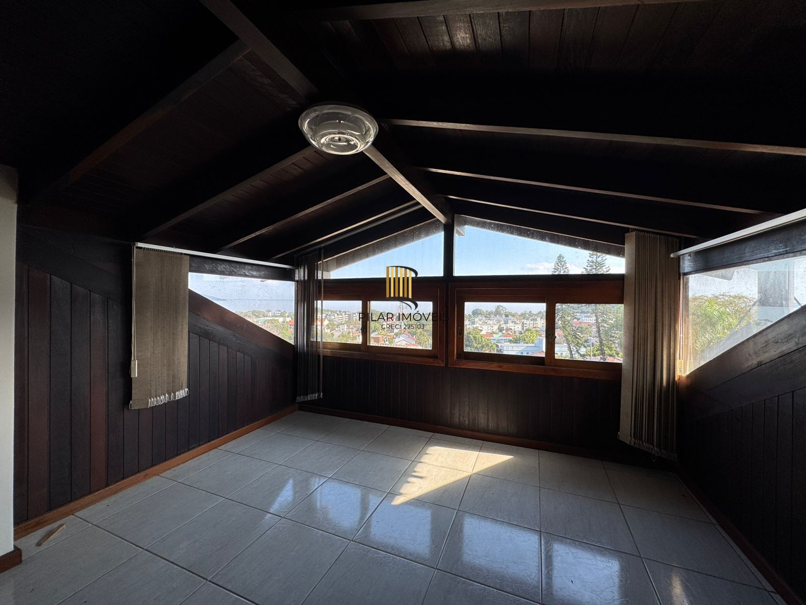 Casa em Condomínio no Jardim Isabel com 270m², 3 dormitórios, 4 vagas