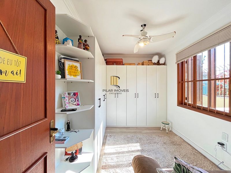 Ótima casa térrea com 4D, piscina e garagem fechada para 2 carros no Jardim Medianeira.