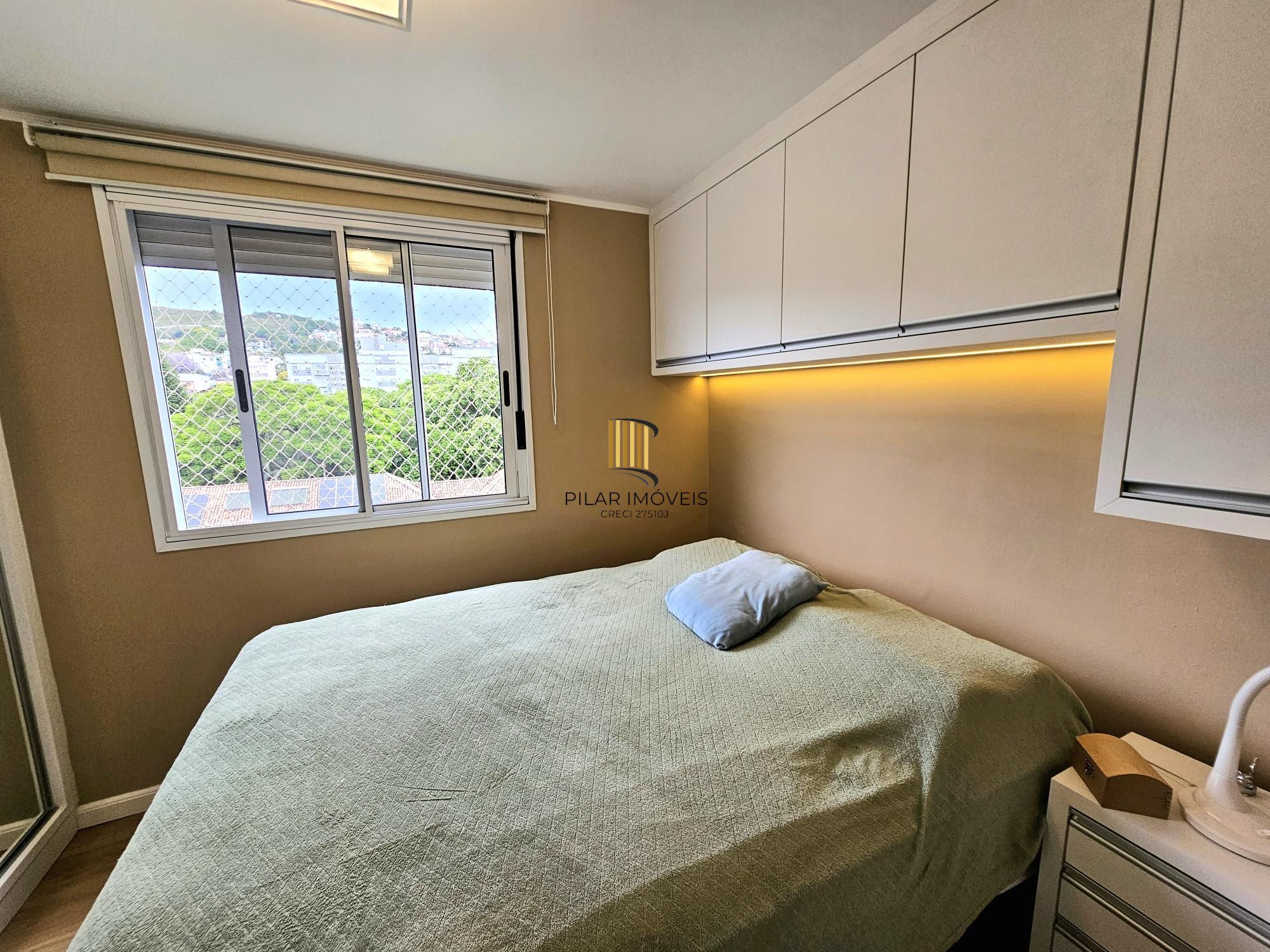 Lindo apartamento 2 dorm com suite e churrasqueira no bairro Cristal!