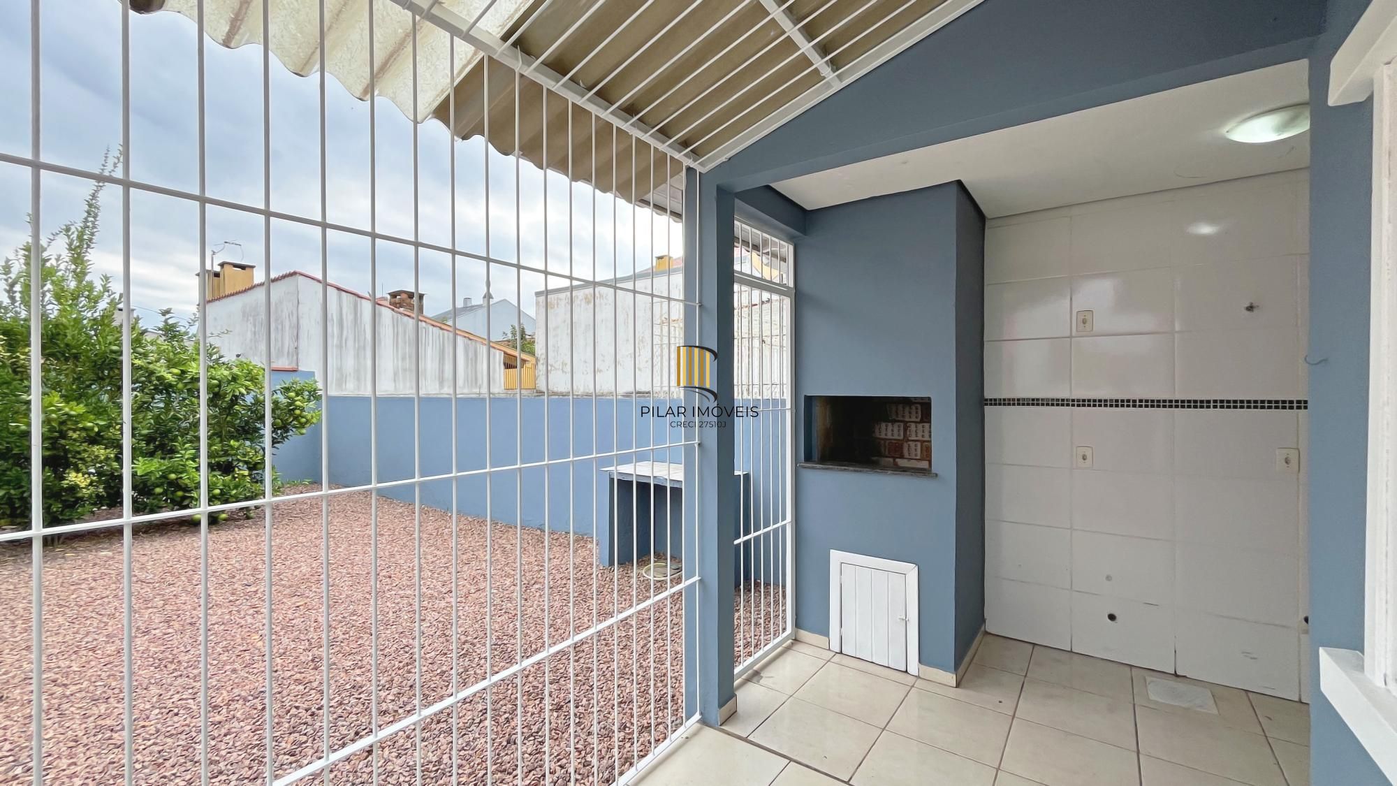 Casa em Porto Alegre, no bairro Hípica, com 2 dormitório(s), e 2 banheiros, à venda.