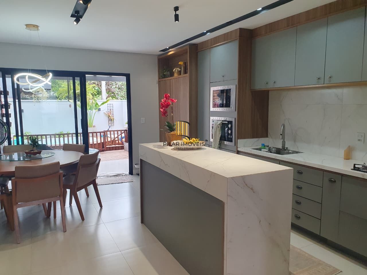 Casa 3 dormitórios no bairro Hípica