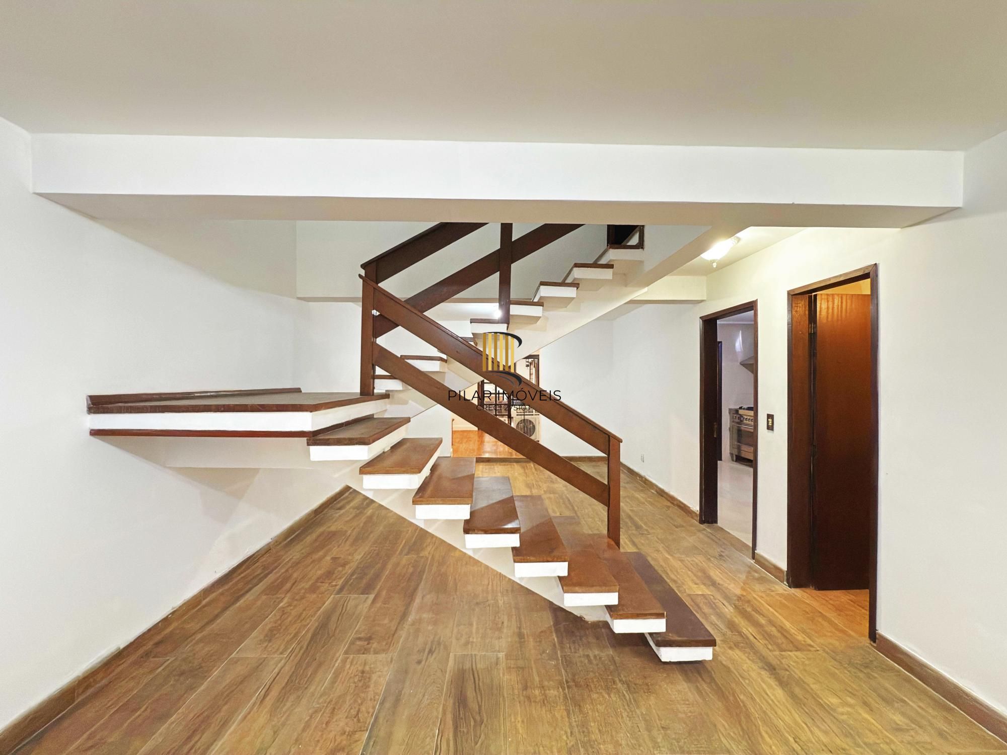 Residência á venda no bairro Guarujá com 2 dormitórios.