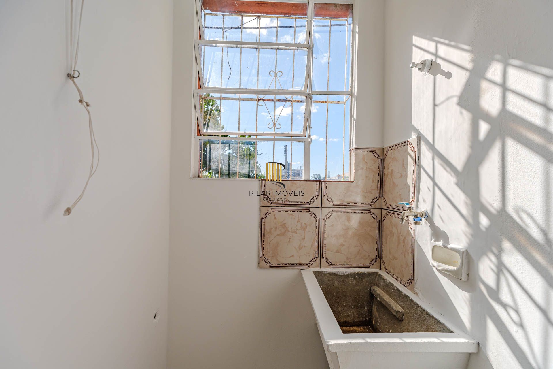 Apartamento com 2 dormitórios no Bairro Camaquã.