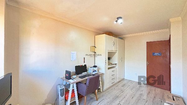 Casa em Porto Alegre, no bairro Hípica, com 3 dormitório(s), e 3 banheiros, à venda.