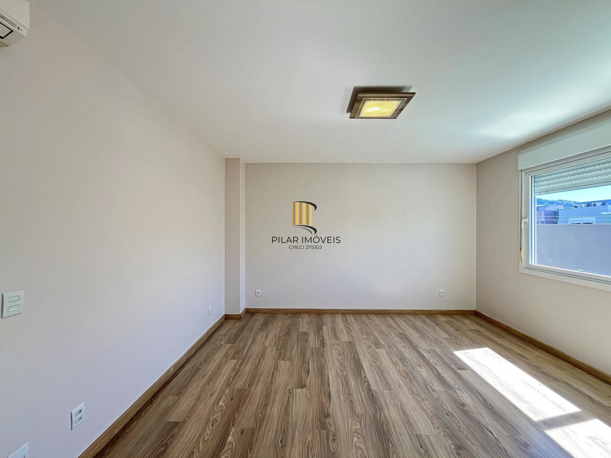 Casa 3 dormitórios no bairro Hípica