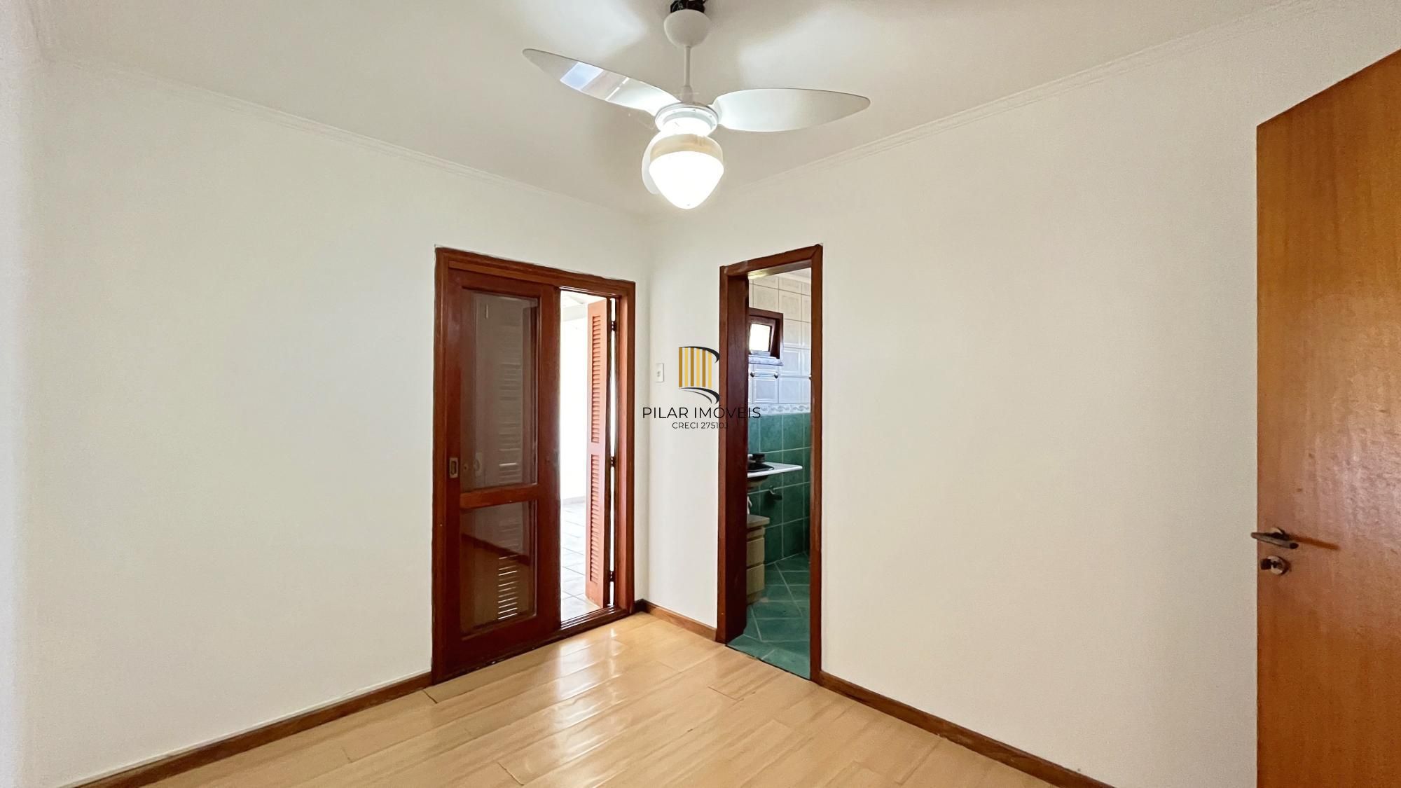 Casa 5 dormitórios no bairro Ipanema