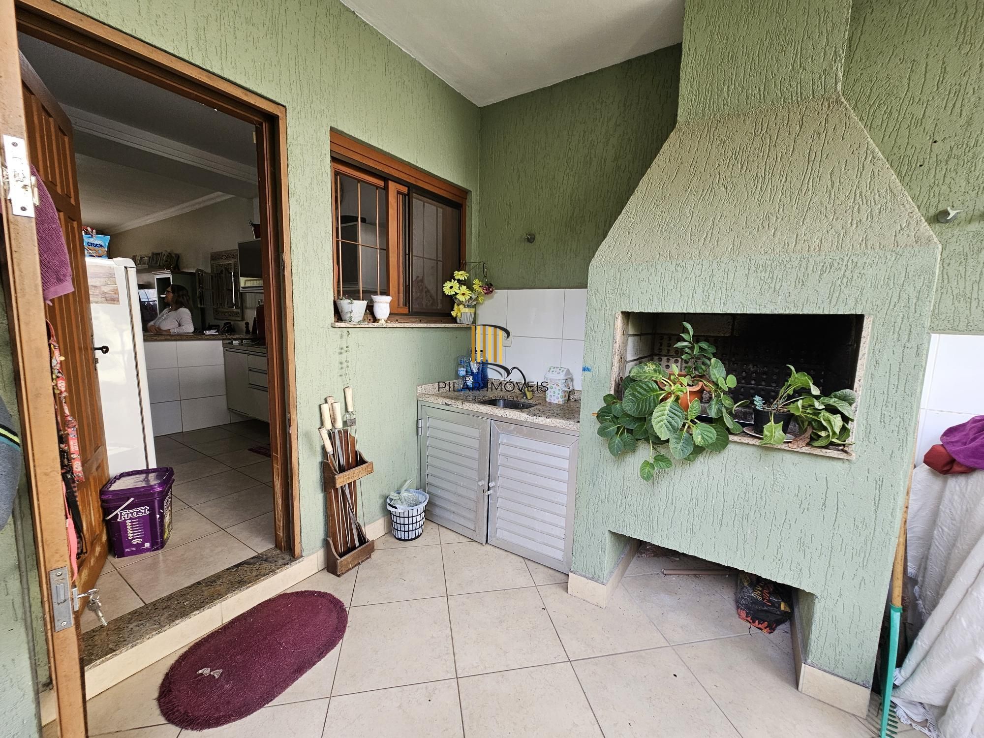 Casa 3 dormitórios no bairro Guarujá