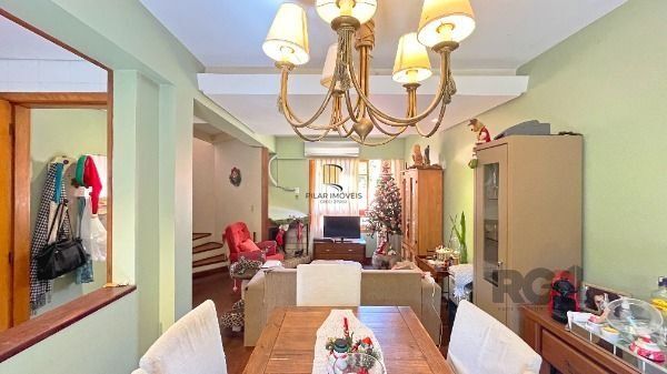 Casa Condominio em Porto Alegre, no bairro Espírito Santo, com 3 dormitório(s), e 3 banheiros, à venda.