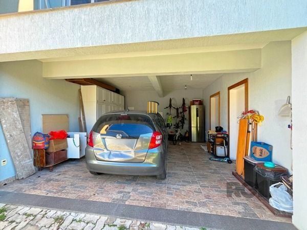 Casa em Porto Alegre, no bairro Hípica, com 3 dormitório(s), e 3 banheiros, à venda.