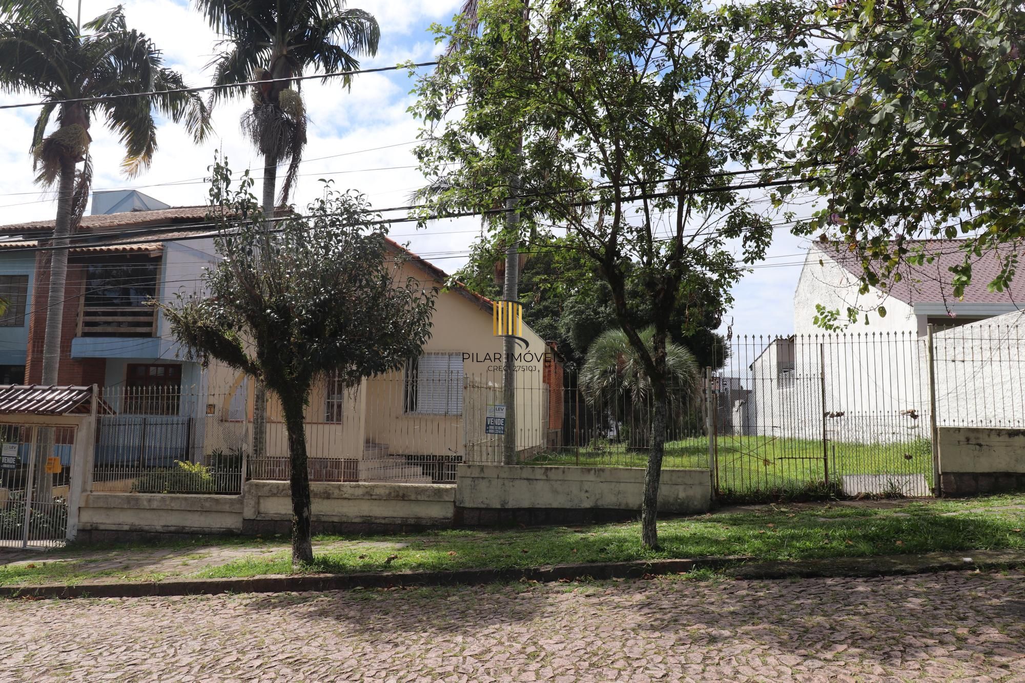 Excelente terreno localizado. O lote com medidas de 10,50 metros de testada por 62,0 metros de comprimento, totalizando 646,80m2.