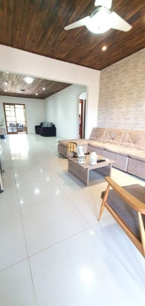 Sítio em Porto Alegre, no bairro Restinga, com 2 dormitório(s), e 2 banheiros, à venda.