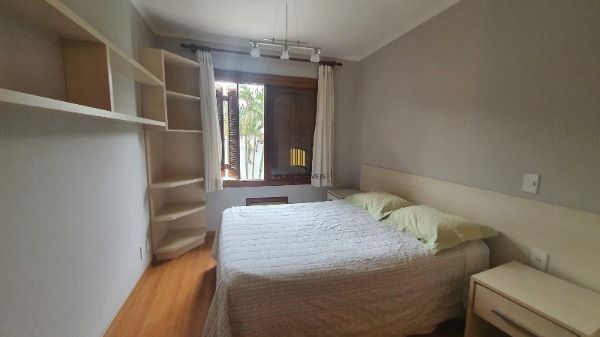 Casa em Porto Alegre, no bairro Ipanema, com 3 dormitório(s), e 3 banheiros, à venda.