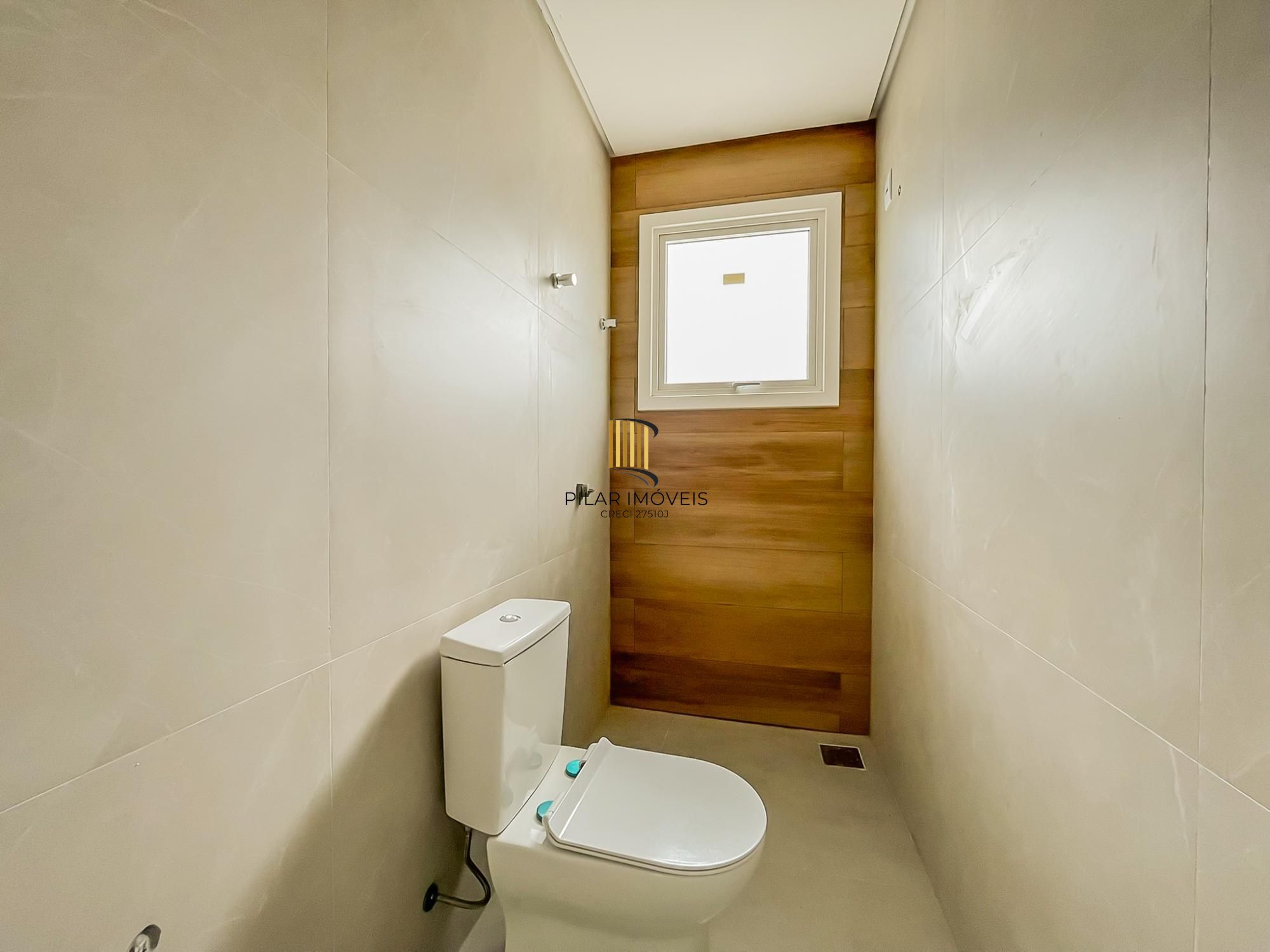 No Mirante do Lago, excelente residência com 3 suítes