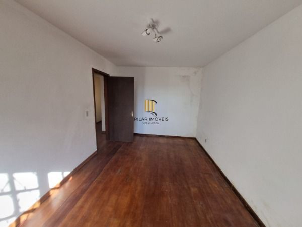 Sobrado em Porto Alegre, no bairro Camaquã, com 3 dormitório(s), e 3 banheiros, à venda.