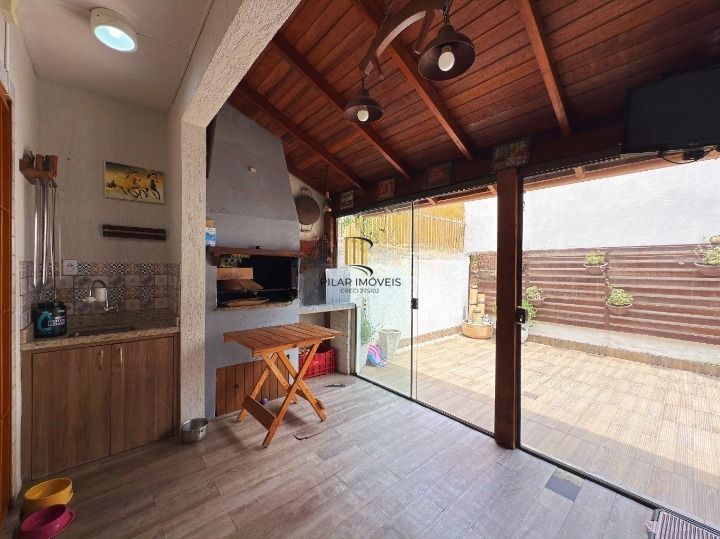 Casa de Condomínio 3 dormitórios no bairro Hípica