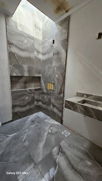 Casa em Porto Alegre, no bairro Ipanema, com 3 dormitório(s), e 3 banheiros, à venda.