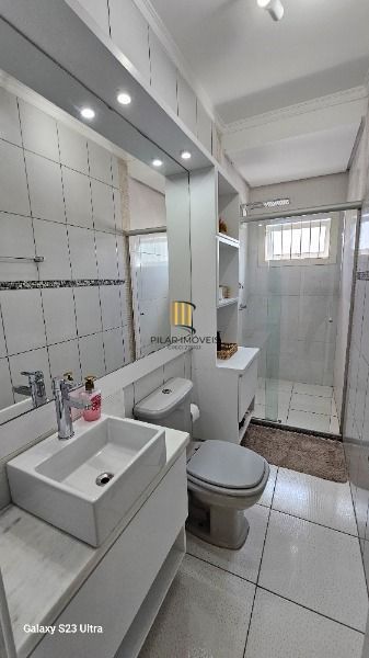 Casa em Porto Alegre, no bairro Hípica, com 3 dormitório(s), e 3 banheiros, à venda.