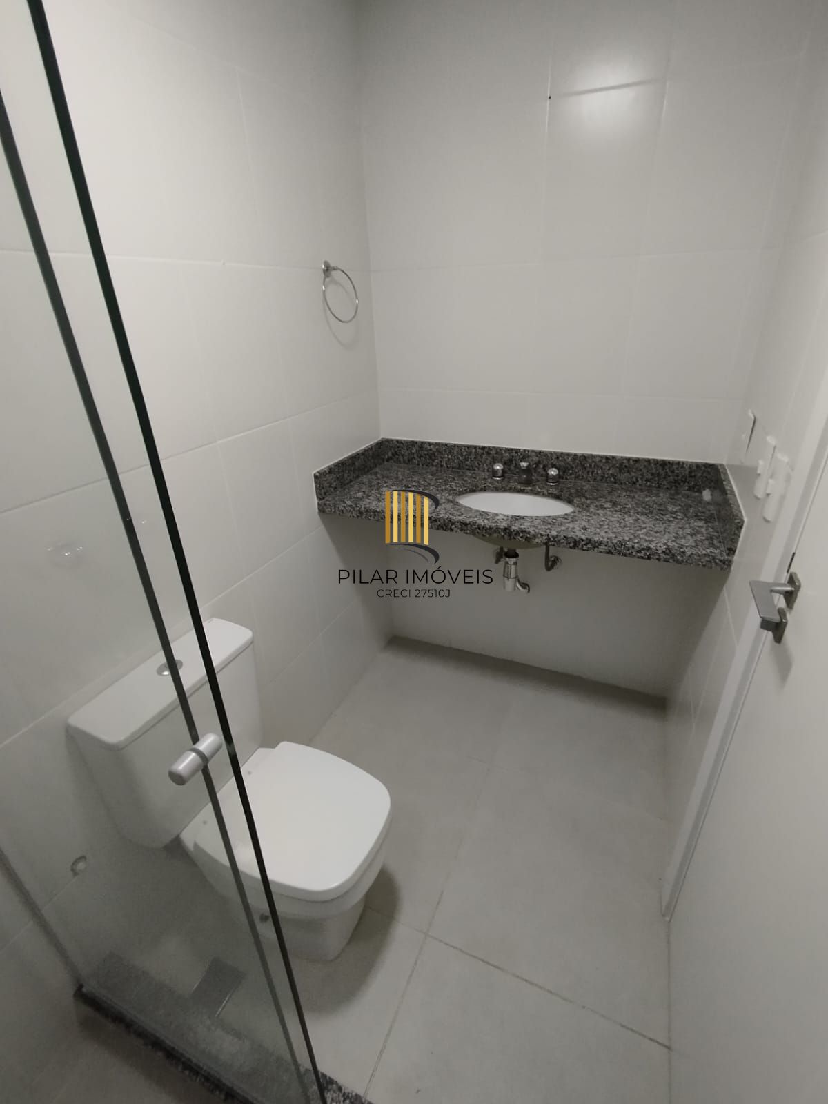 Apartamento, 2 quartos, com 01 suíte, bem localizado, bairro Tristeza.
