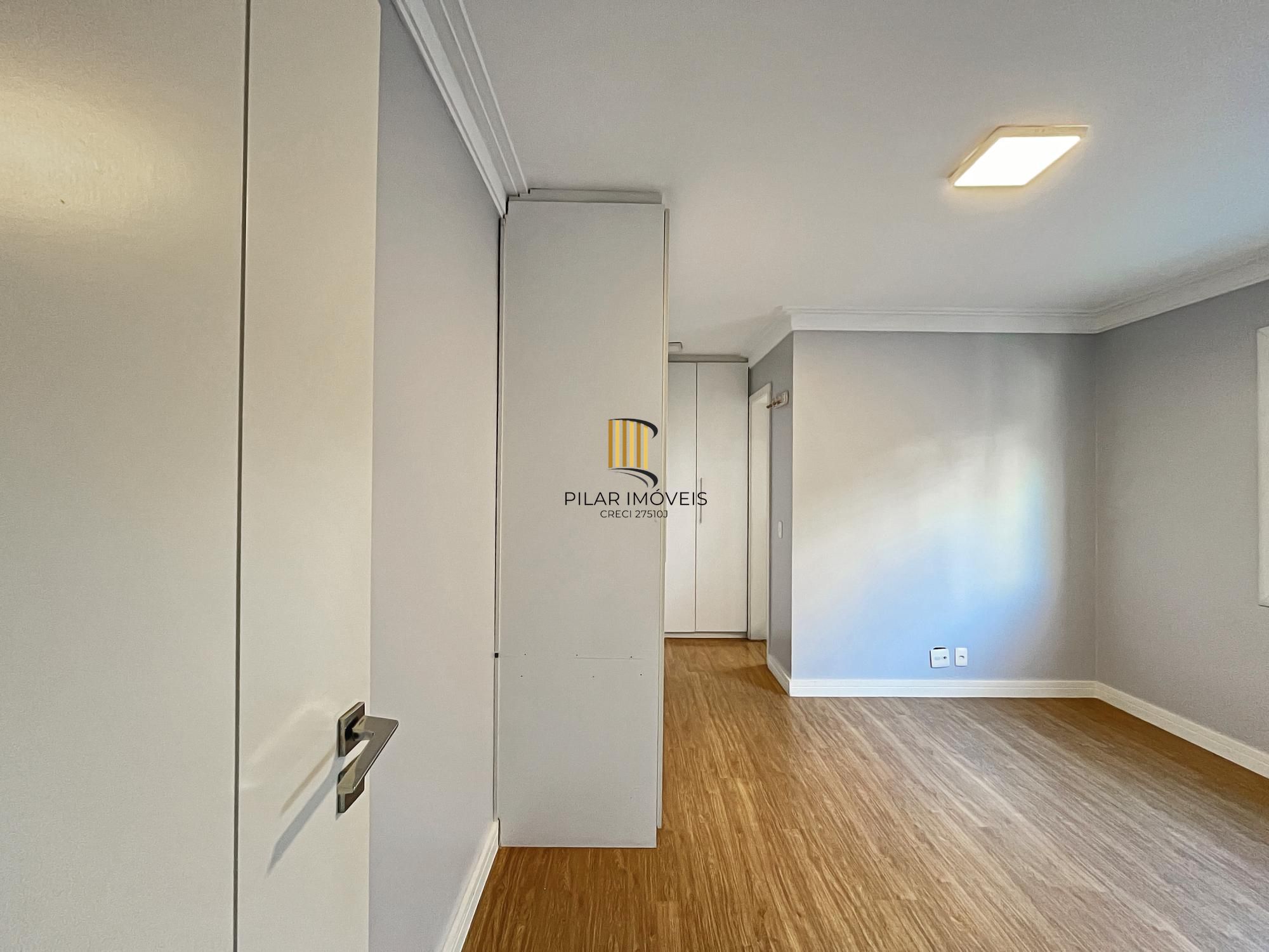 Excelente Apto com 102 m² de 3 dormitórios sendo um suíte com duas vagas no Menino Deus