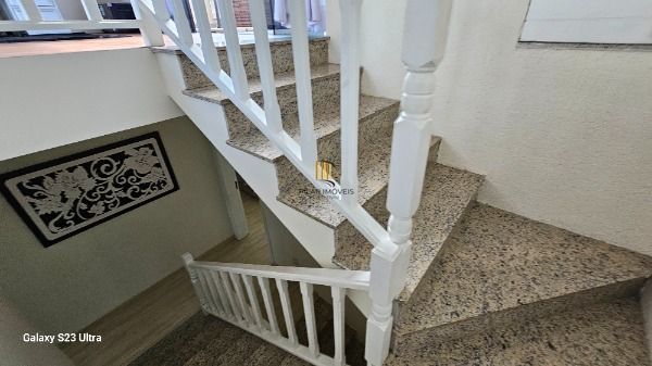 Casa em Porto Alegre, no bairro Hípica, com 3 dormitório(s), e 3 banheiros, à venda.