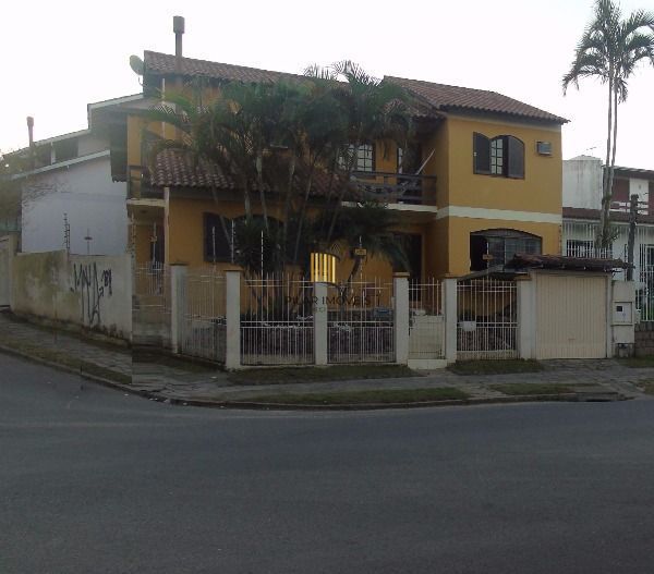 Casa para Venda - 306.3m², 3 dormitórios, sendo 1 suites, 2 vagas - Urubatã - Pilar Imóveis
