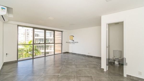 Conjunto/Sala em Porto Alegre, no bairro Tristeza, e 0 banheiros, à venda.