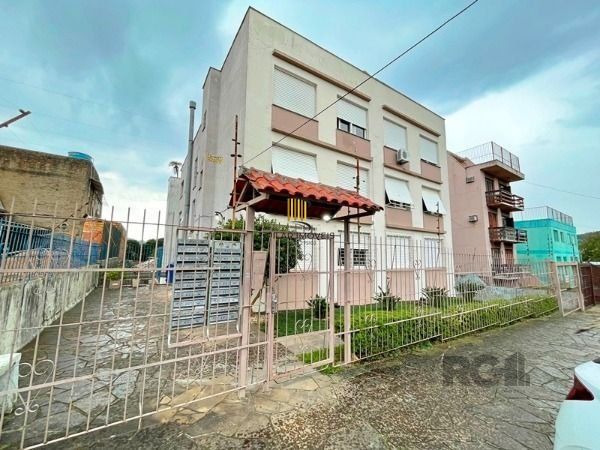 Apartamento em Porto Alegre, no bairro Camaquã, com 1 dormitório(s), e 1 banheiros, à venda.