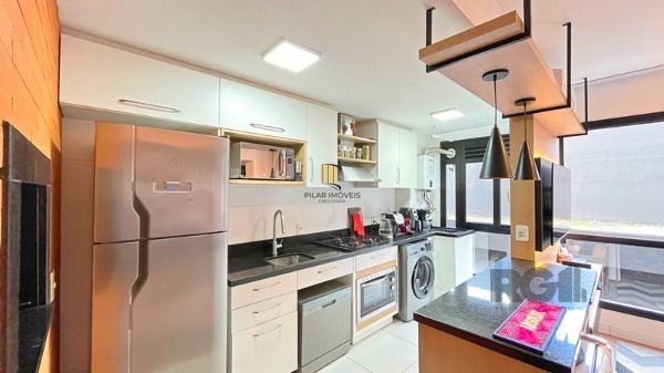 Apartamento em Porto Alegre, no bairro Cristal, com 2 dormitório(s), e 2 banheiros, à venda.