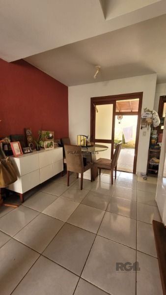 Casa Condominio em Porto Alegre, no bairro Hípica, com 2 dormitório(s), e 2 banheiros, à venda.